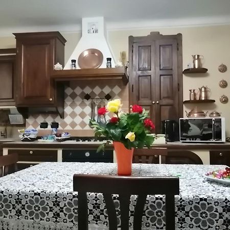 Holiday House Antica Dimora Soggiorni In Langa Centro Storico La Morra Extérieur photo