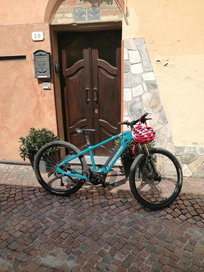 Holiday House Antica Dimora Soggiorni In Langa Centro Storico La Morra Extérieur photo