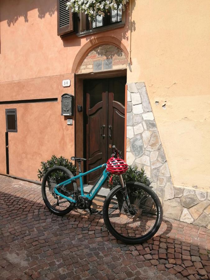 Holiday House Antica Dimora Soggiorni In Langa Centro Storico La Morra Extérieur photo