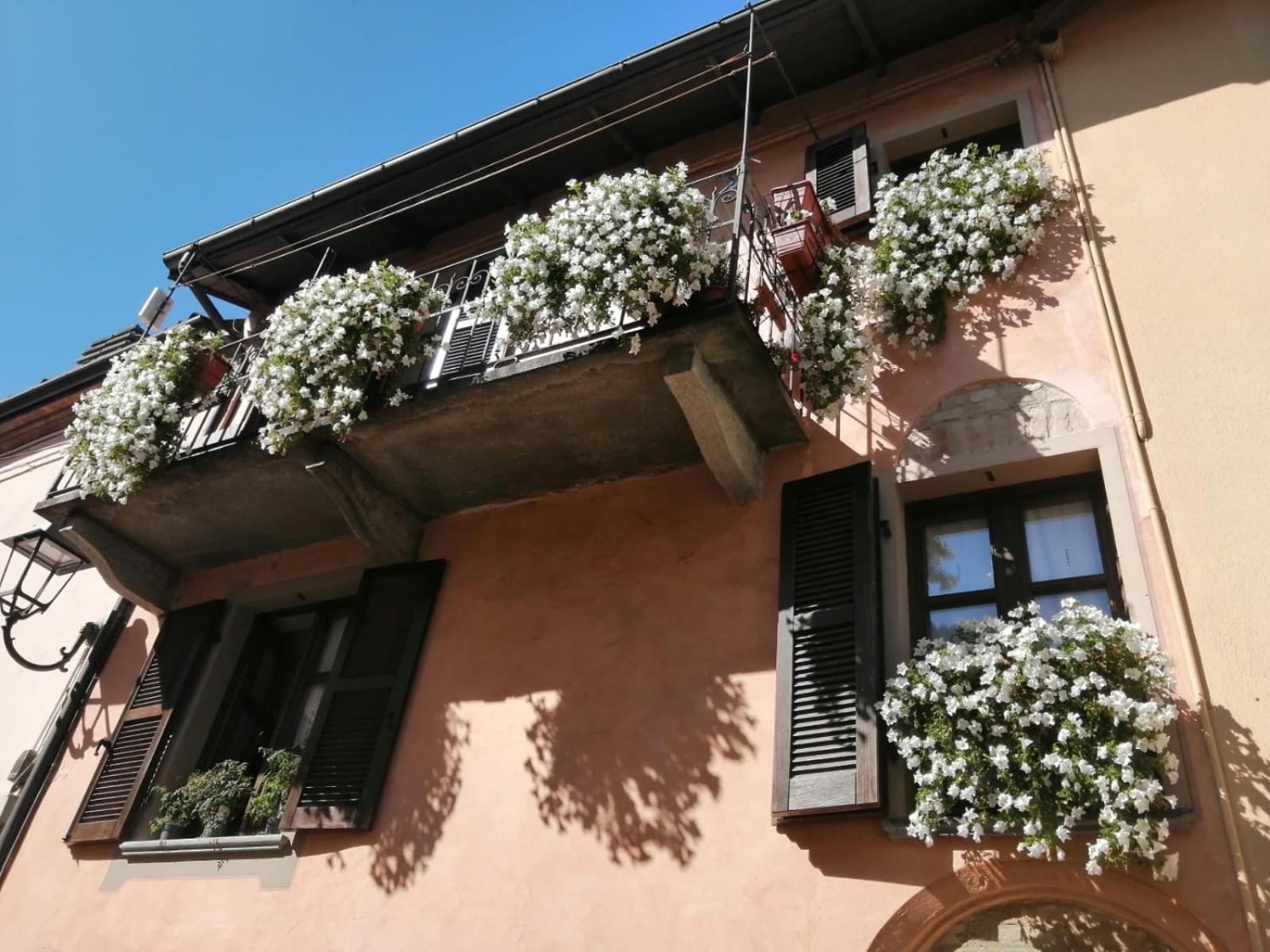 Holiday House Antica Dimora Soggiorni In Langa Centro Storico La Morra Extérieur photo